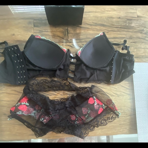 2pc Black & Red Floral Lace Bra & Panties Lingerie Set (M) - Picture 4 of 7
